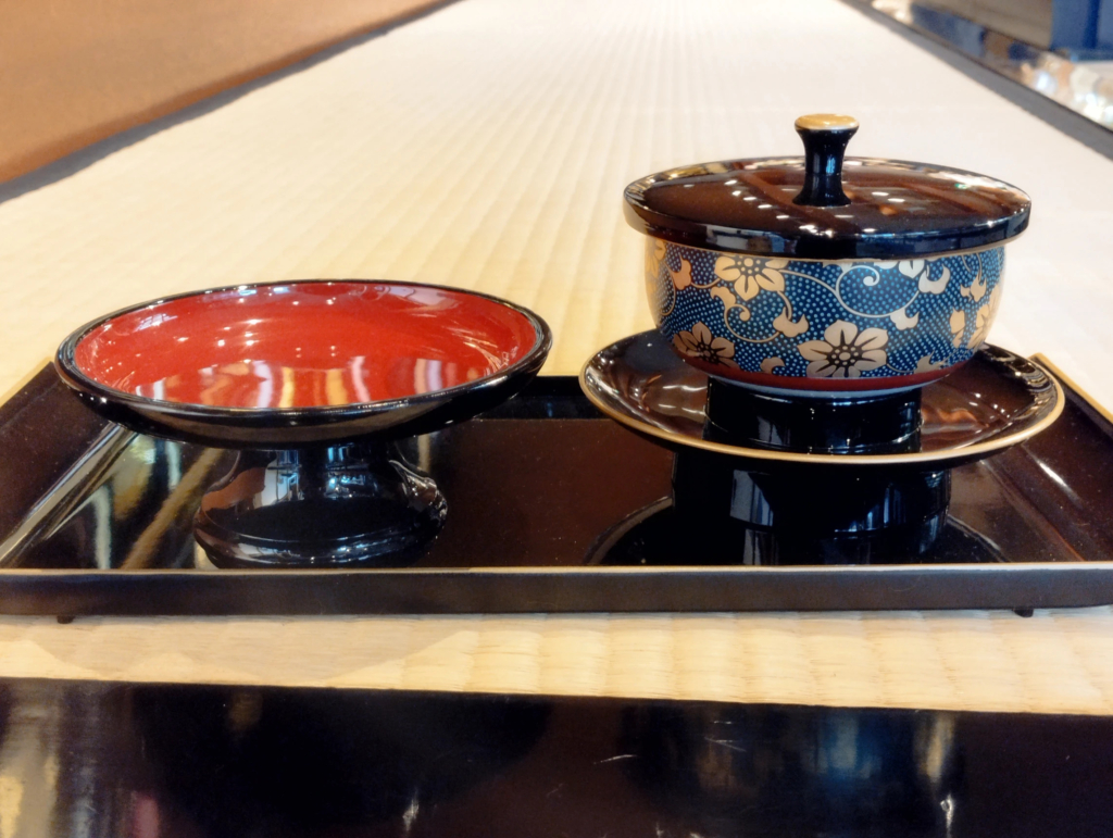 お給仕セット 小 黒フチ金・茶台(九谷:青粒鉄仙)佐賀・鳥栖・基山・小郡・みやき町の仏壇店・墓石店 菅佛具(すがぶつぐ)】