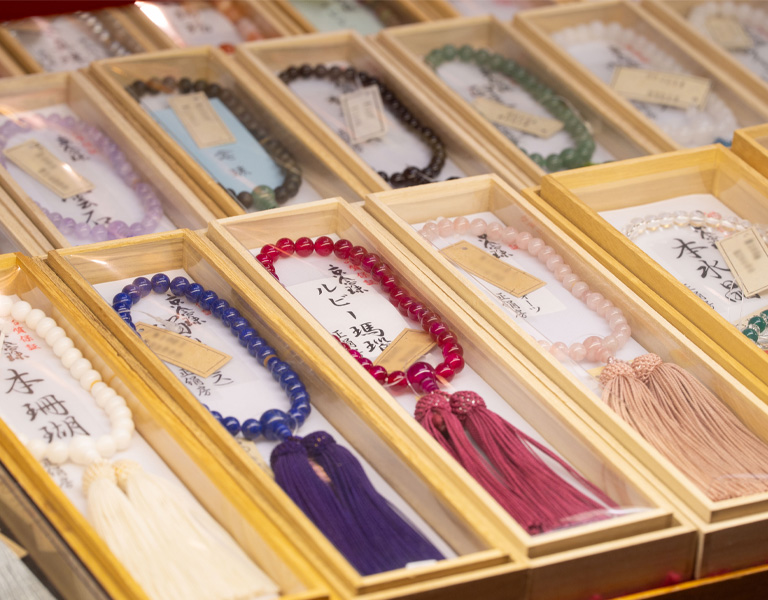 数珠が並んでいる写真