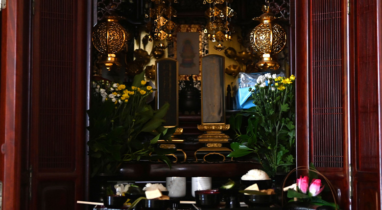 漆塗り⾦仏壇(⾦仏壇)