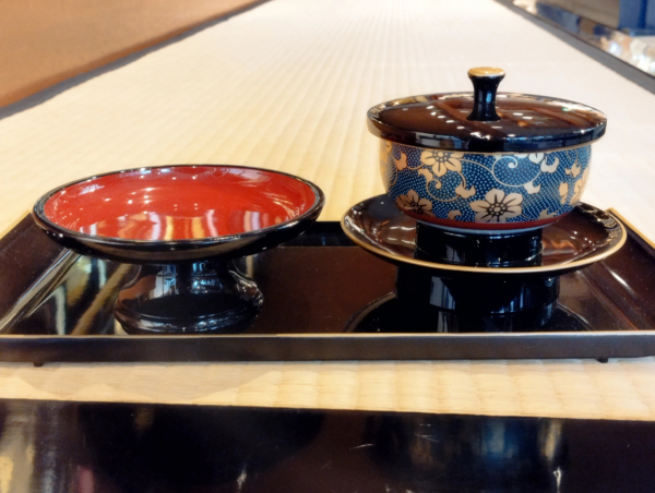 お給仕セット　小　黒フチ金・茶台（九谷：青粒鉄仙）佐賀・鳥栖・基山・小郡・みやき町の仏壇店・墓石店　菅佛具（すがぶつぐ）】